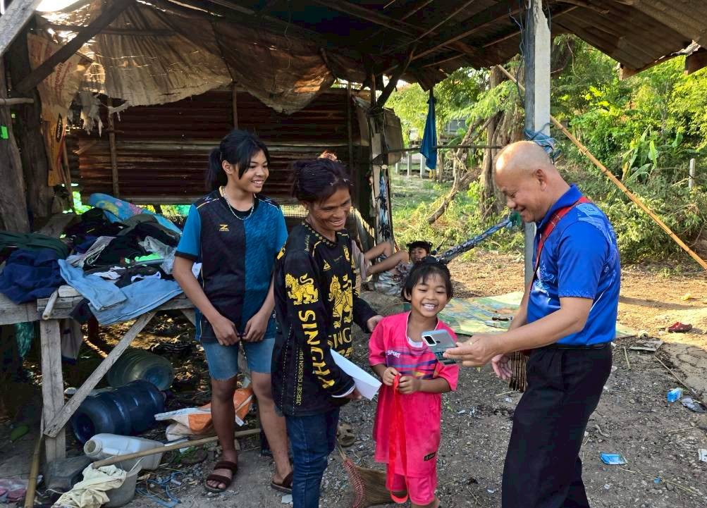 สพอ.สามชัย เยี่ยมเยือนครัวเรือนเป้าหมาย กองทุนพัฒนาเด็กชนบทฯ